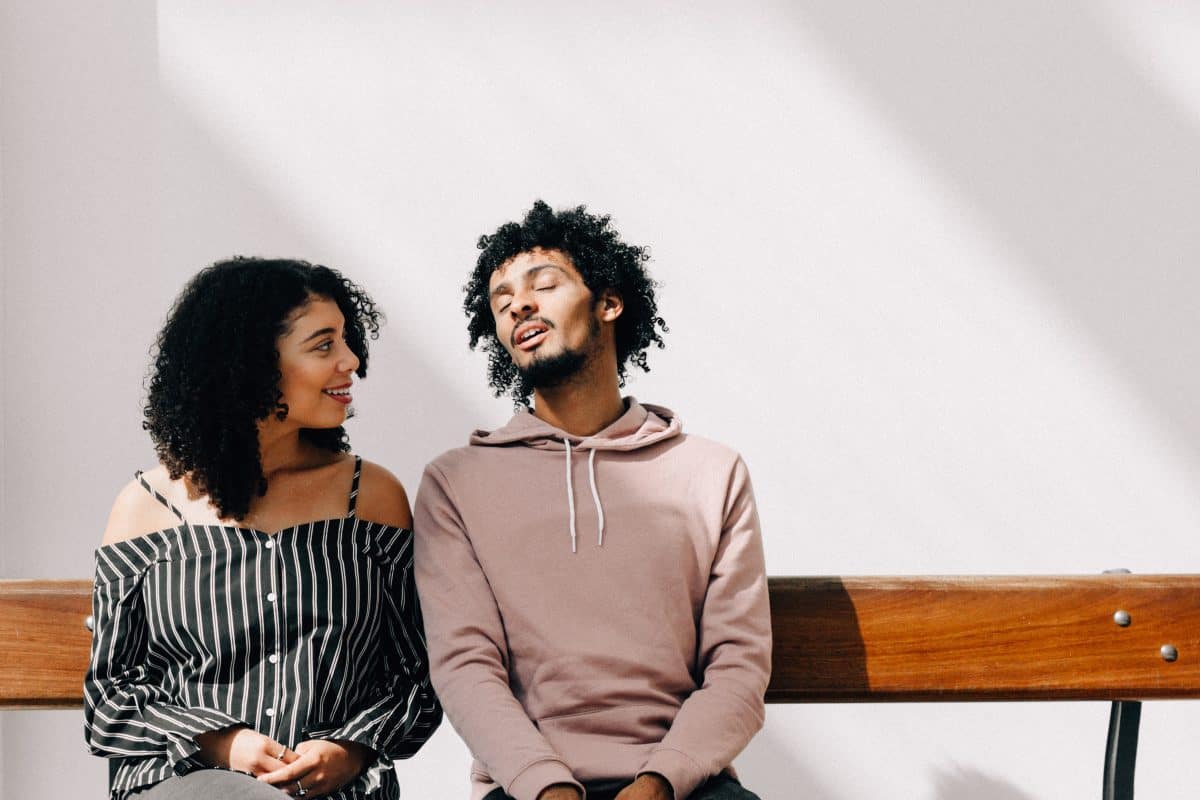 3 Signs Your Platonic Affair Is Turning Into Love